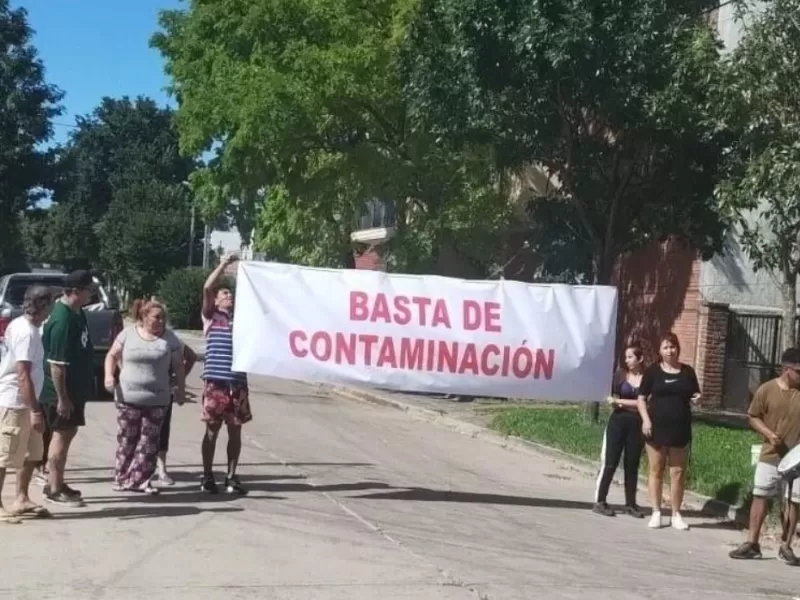 Amenazan con la clausura definitiva a las harineras que siguen contaminando el Puerto de Mar del Plata