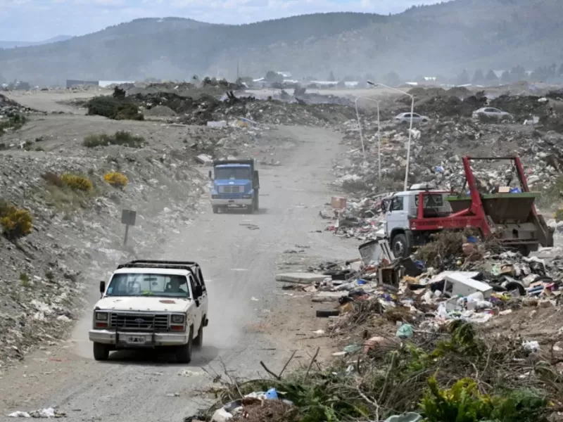 La basura le explot&oacute; a Cort&eacute;s: buscan resolver lo que el intendente convirti&oacute; en un negocio millonario en Rio Negro