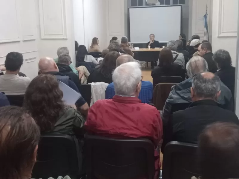 Federico Storani reunió a diversos sectores para actualizar “La Contradicción Fundamental” y relanzar la UCR desde CABA