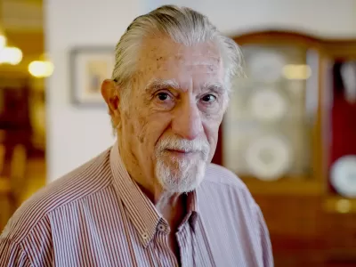 VIDEO | El hist&oacute;rico radical Storani sentenci&oacute; que "el Presidente canta en los teatros" y "persigue a los inmigrantes y nuestros pibes"