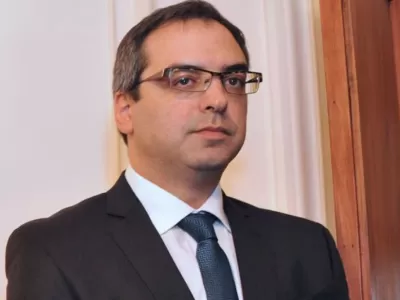 Ernesto Kreplak es cuestionado en una causa por 60 mil lotes mientras escala la disputa por tierras bonaerenses