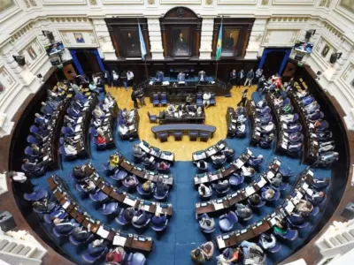 El silencio por Tolhuin se cruza con una millonaria operatoria de AUBASA que ahora piden investigar